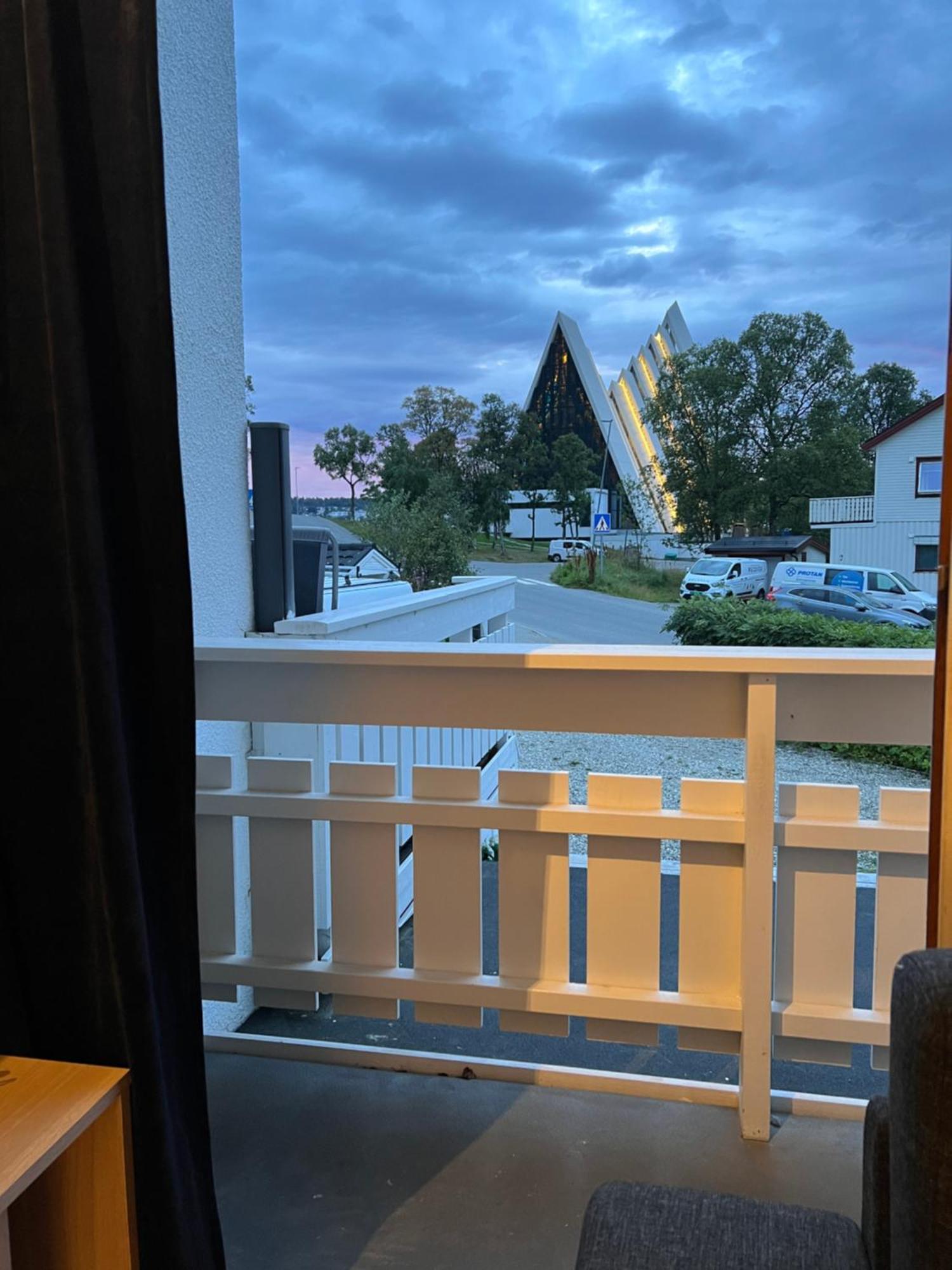 Luftig Og Sentral Leilighet I Tromsdalen Tromsø Kültér fotó